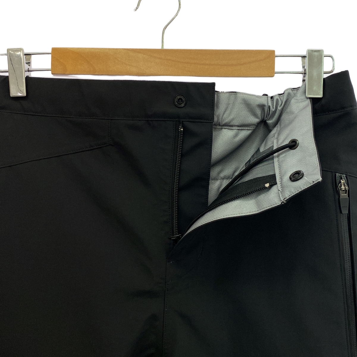 sacai / サカイ Matte Taffeta Breathable Waterproof Pants  / ナイロン ロゴ ドローストリングパンツ