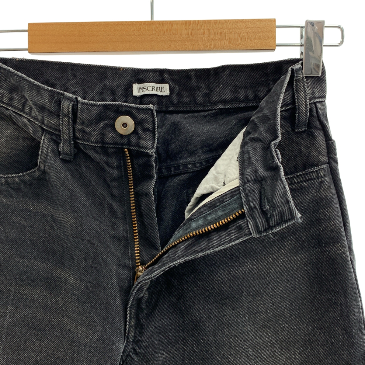 INSCRIRE / アンスクリア Flare Denim / ロゴレザーパッチ カットオフ ブラックデニム フレアパンツ