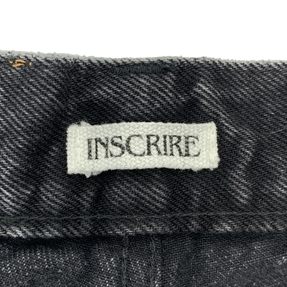 INSCRIRE / アンスクリア Flare Denim / ロゴレザーパッチ カットオフ ブラックデニム フレアパンツ