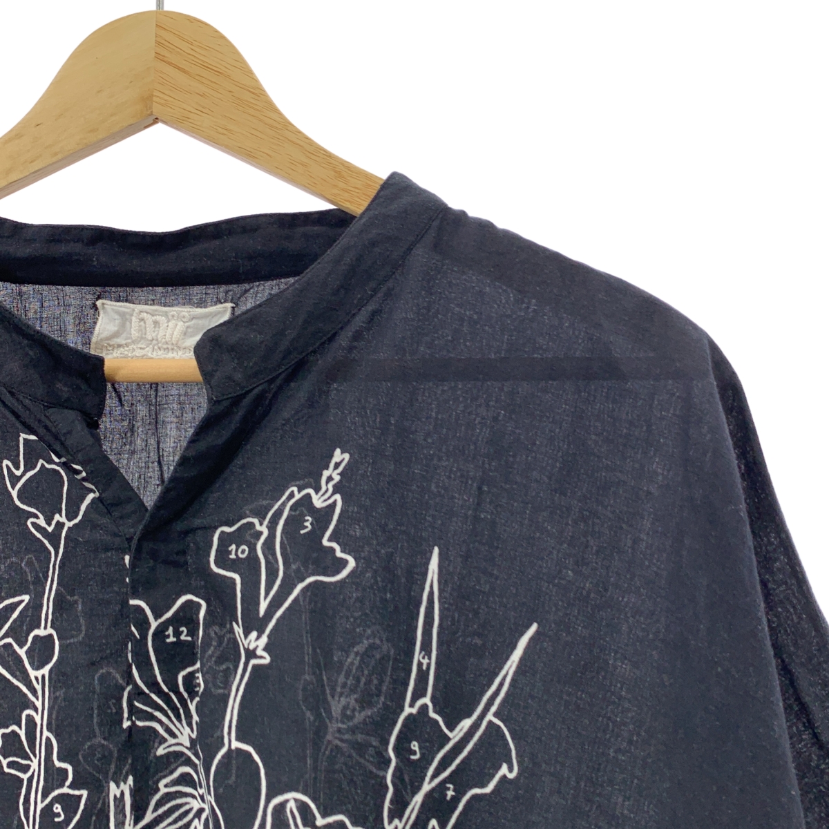 mii / ミー グラフィックプリント 刺しゅう スキッパー プルオーバー 半袖シャツ