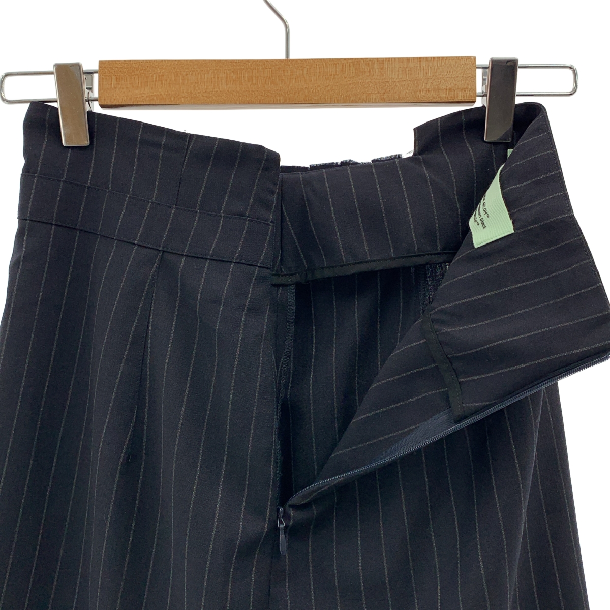 Off-White / オフホワイト ウール ストライプ アシンメトリー プリーツスカート