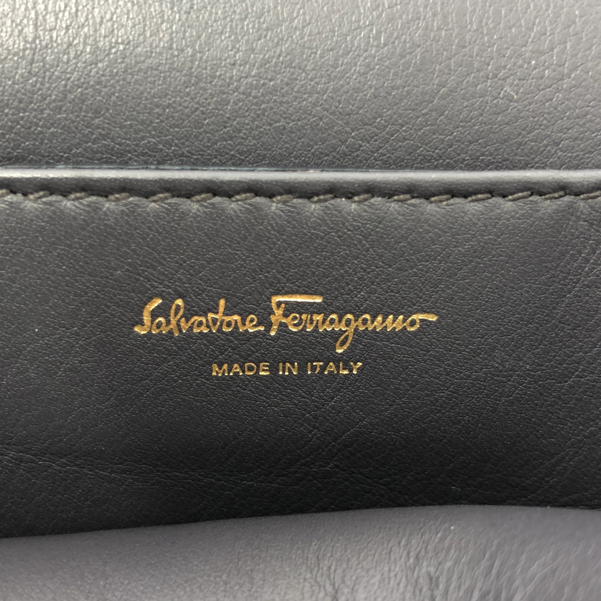 Salvatore Ferragamo / サルヴァトーレフェラガモ ヴァラ レザー チェーン ショルダーバッグ