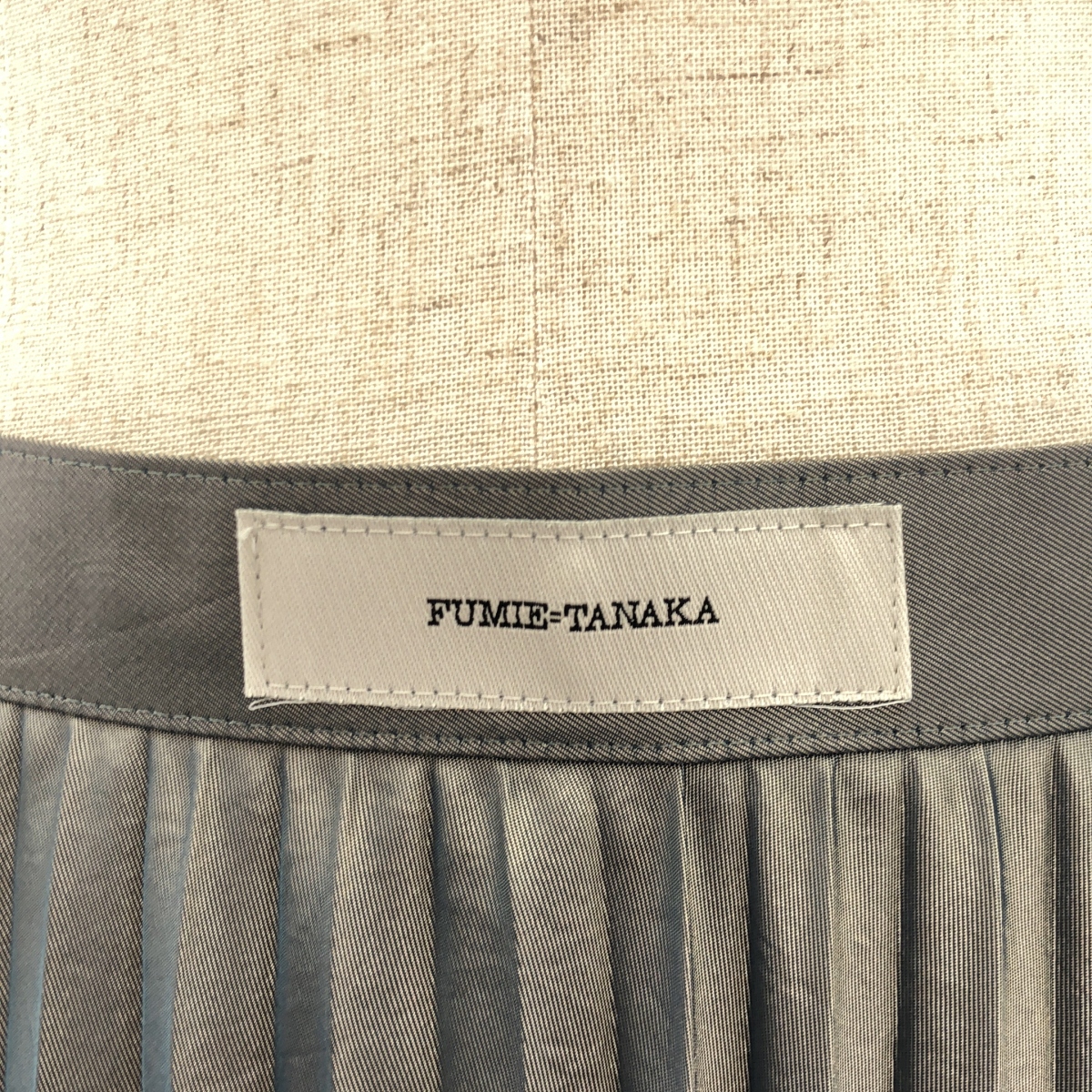 FUMIKA UCHIDA / フミカウチダ ウエストロゴ プリーツ ロング スカート