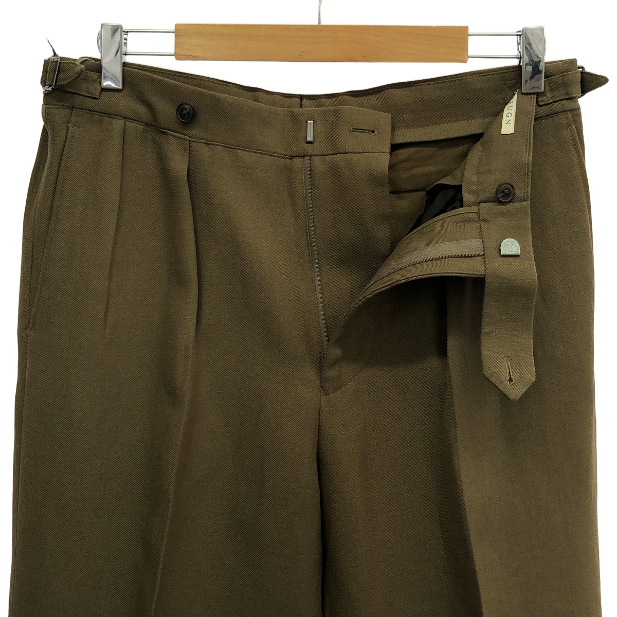 HEUGN / ユーゲン AARON ウールリネン 2インプリーツ サイドアジャスター テーパードパンツ