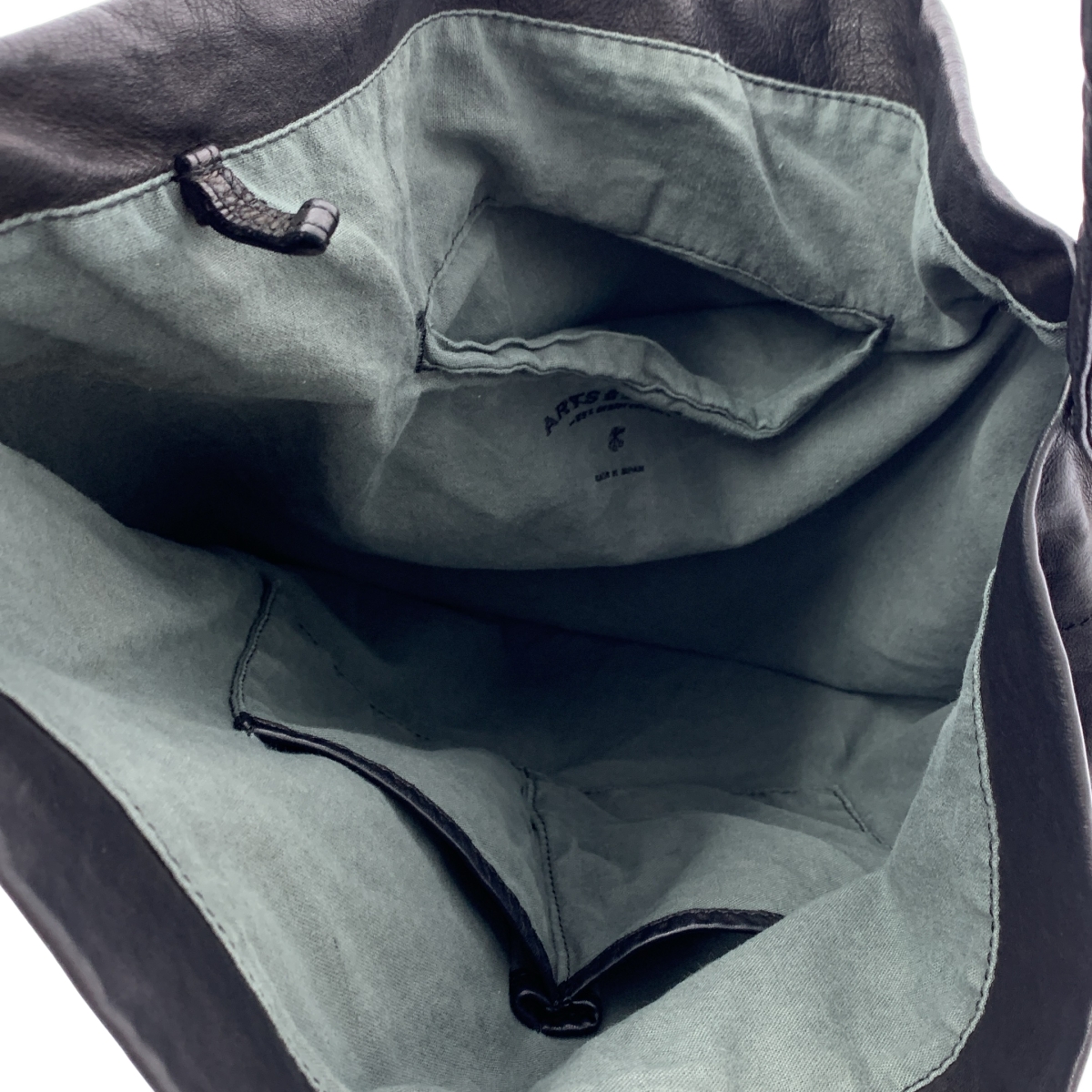 ARTS&SCIENCE / アーツアンドサイエンス レザー ロゴ ワンショルダーバッグ