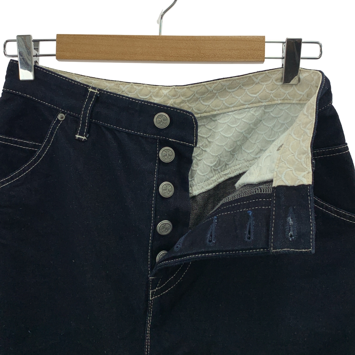 mina perhonen / ミナペルホネン always / レザーパッチ 濃紺デニムパンツ