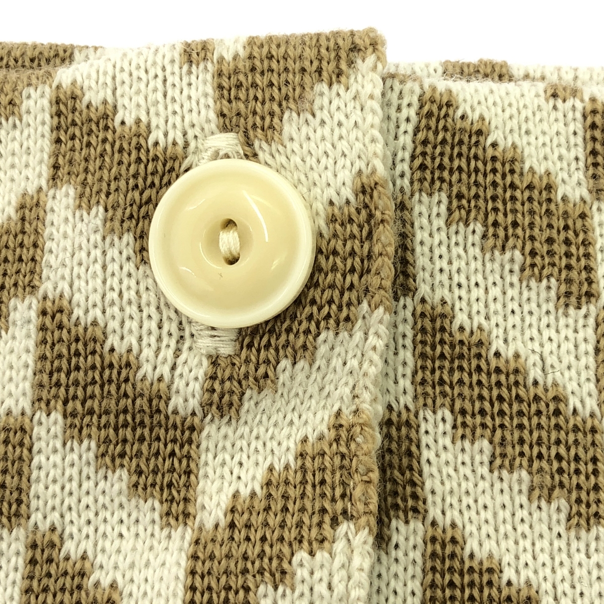 TAN / タン 総柄 モザイクパターン フロントボタン ニット スカート