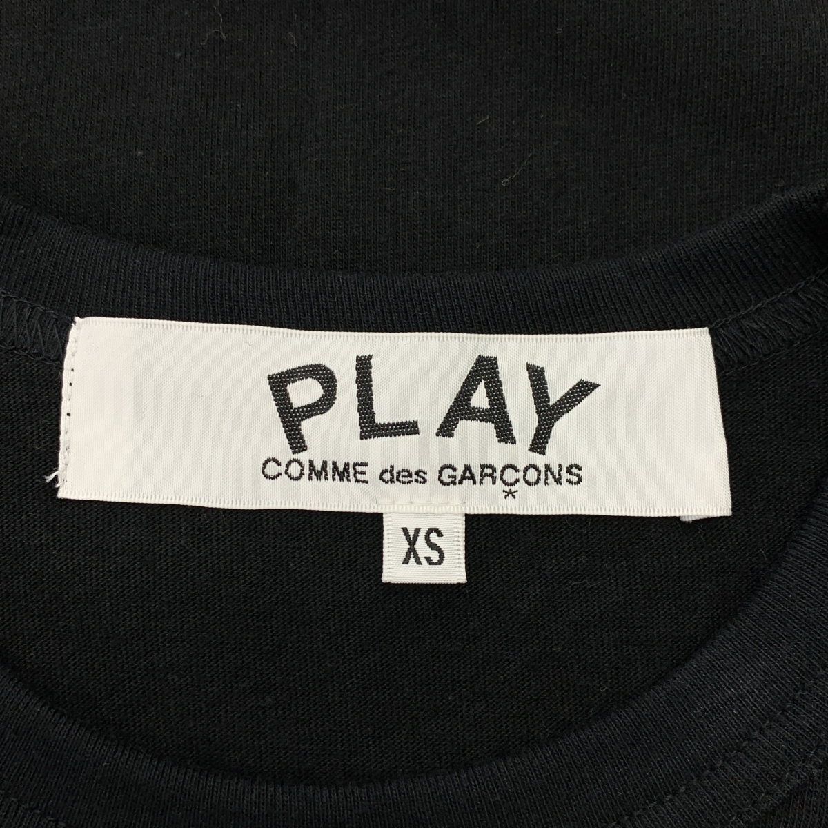PLAY COMME des GARCONS / プレイコムデギャルソン T-Shirt With Random Small Red Emblem Tシャツ