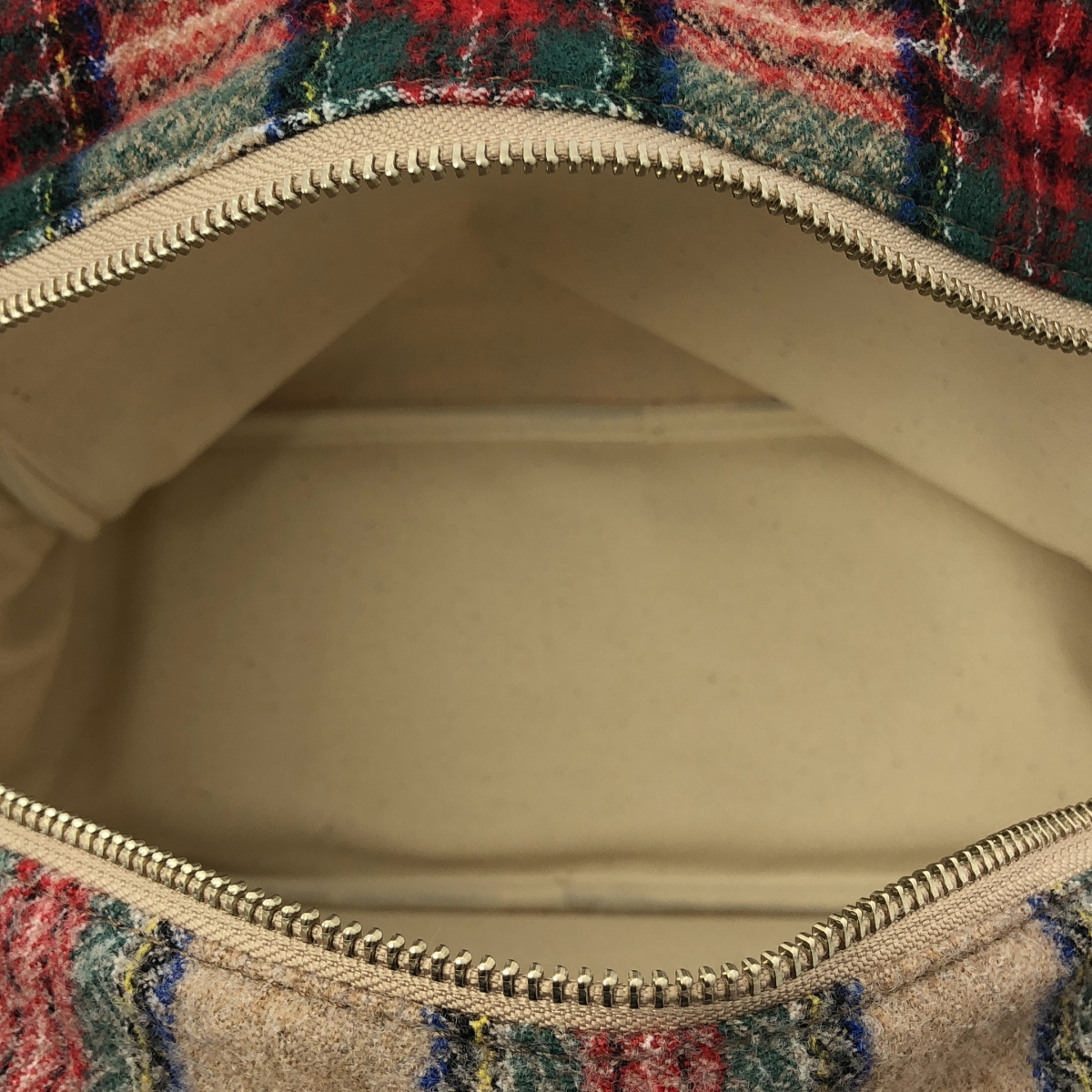 R&D.M.Co / オールドマンズテーラー WOOL TARTAN CHECK BOSTON BAG ウール タータンチェック ボストンバッグ ブローチ付き