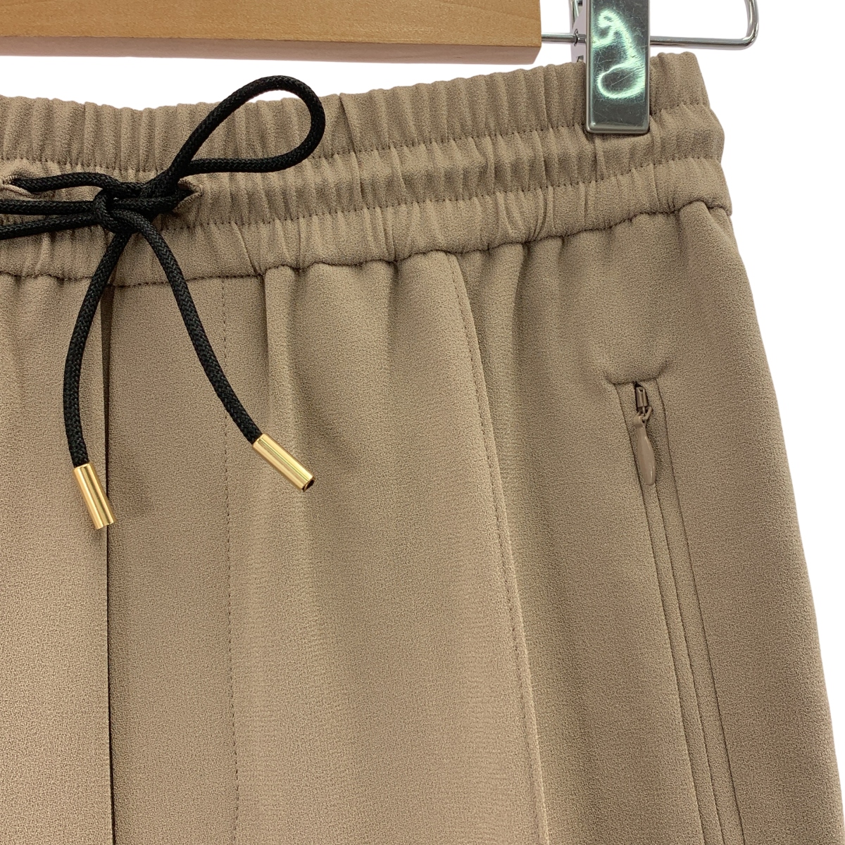 BEIGE， / ベイジ CNDY / トリアセテート ドローストリング ジョグ イージーパンツ