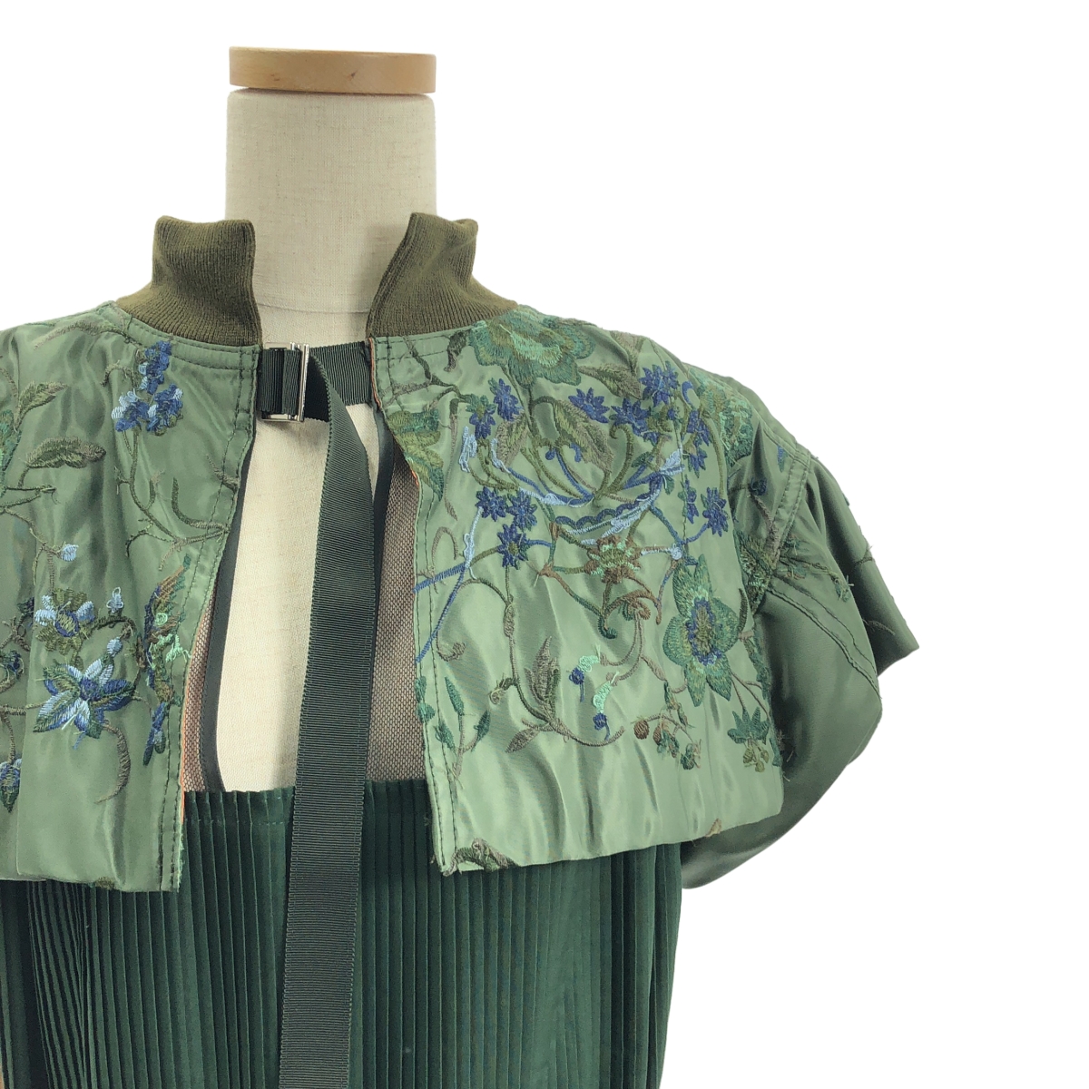 sacai / サカイ エンブロイダリー プリーツドレス ワンピース