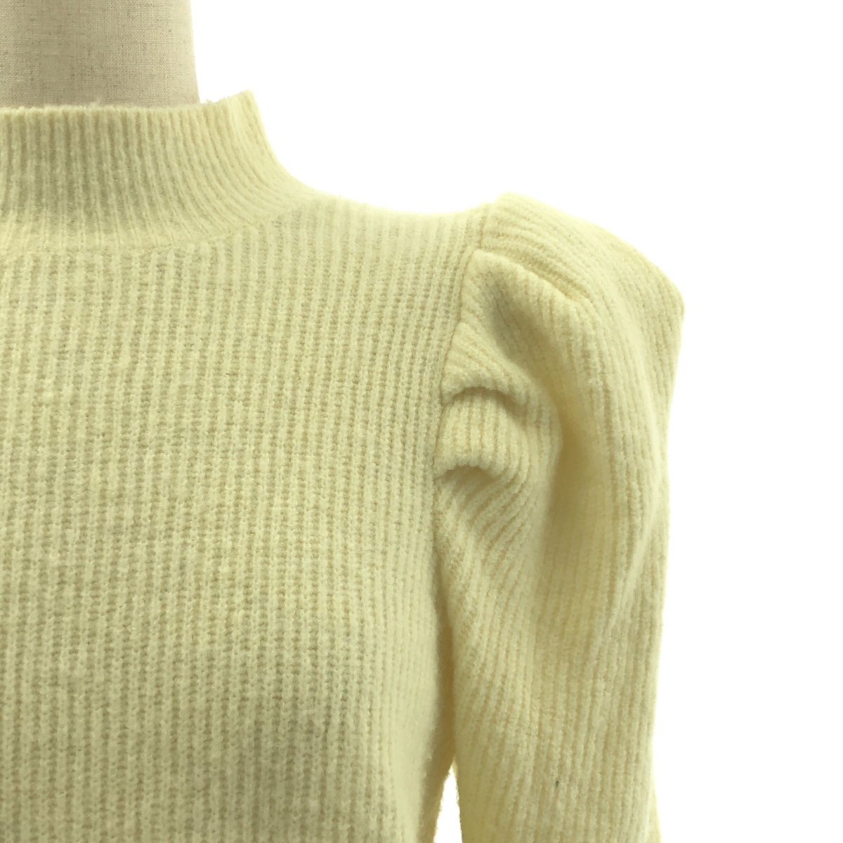 SEVEN TEN by MIHO KAWAHITO / セブンテンバイミホカワヒト ブークレパワーショルダーニット