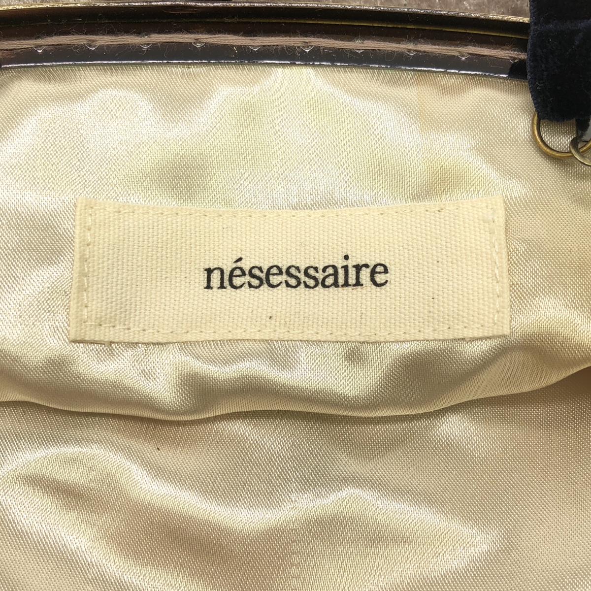 nesessaire / ネセセア ベロア 刺しゅう がま口 バッグ