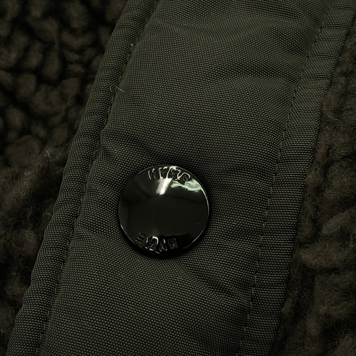 HYKE / ハイク FAUX SHEARLING JACKET / ボア ノーカラー ジャケット ブルゾン