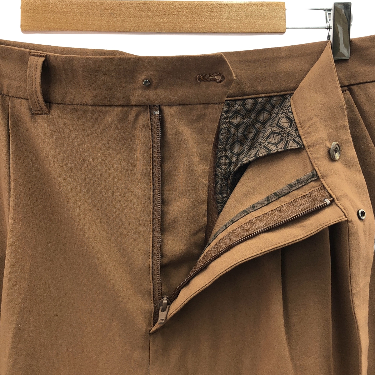 White Mountaineering / ホワイトマウンテニアリング 2 TUCKED WIDE TAPERED PANTS 2タック ワイド テーパードパンツ