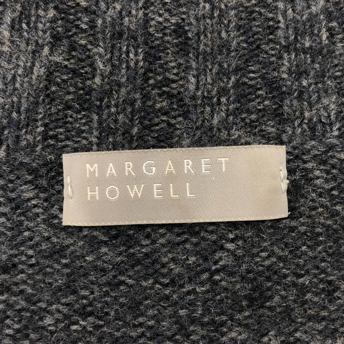 MARGARET HOWELL / マーガレットハウエル スコットランド製 カシミヤ タートルネック ニット