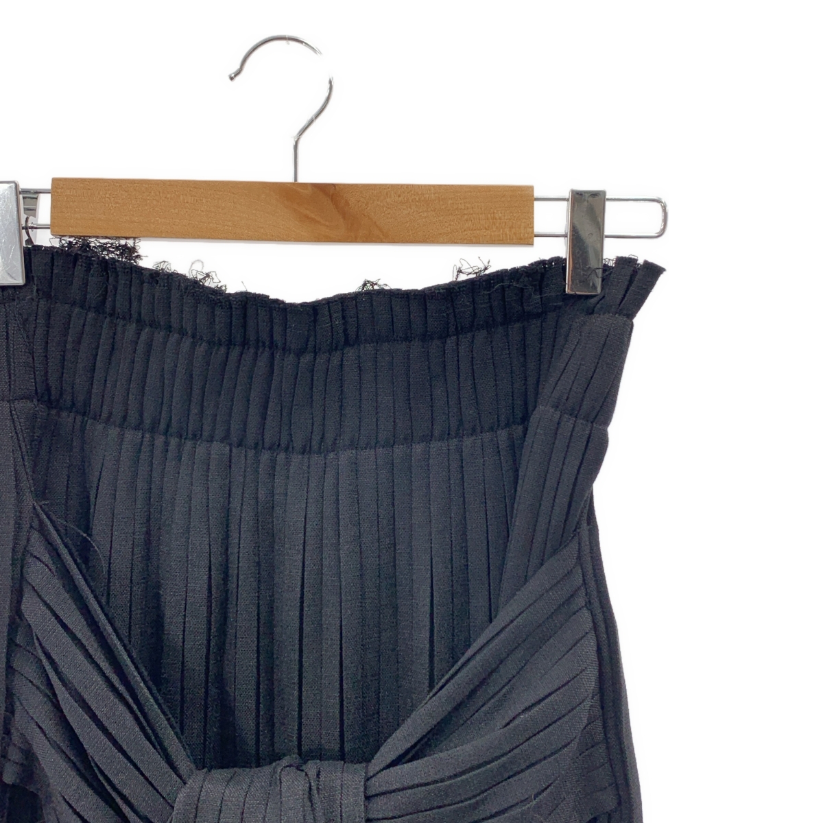 Uhr / ウーア プリーツ ロングスカート