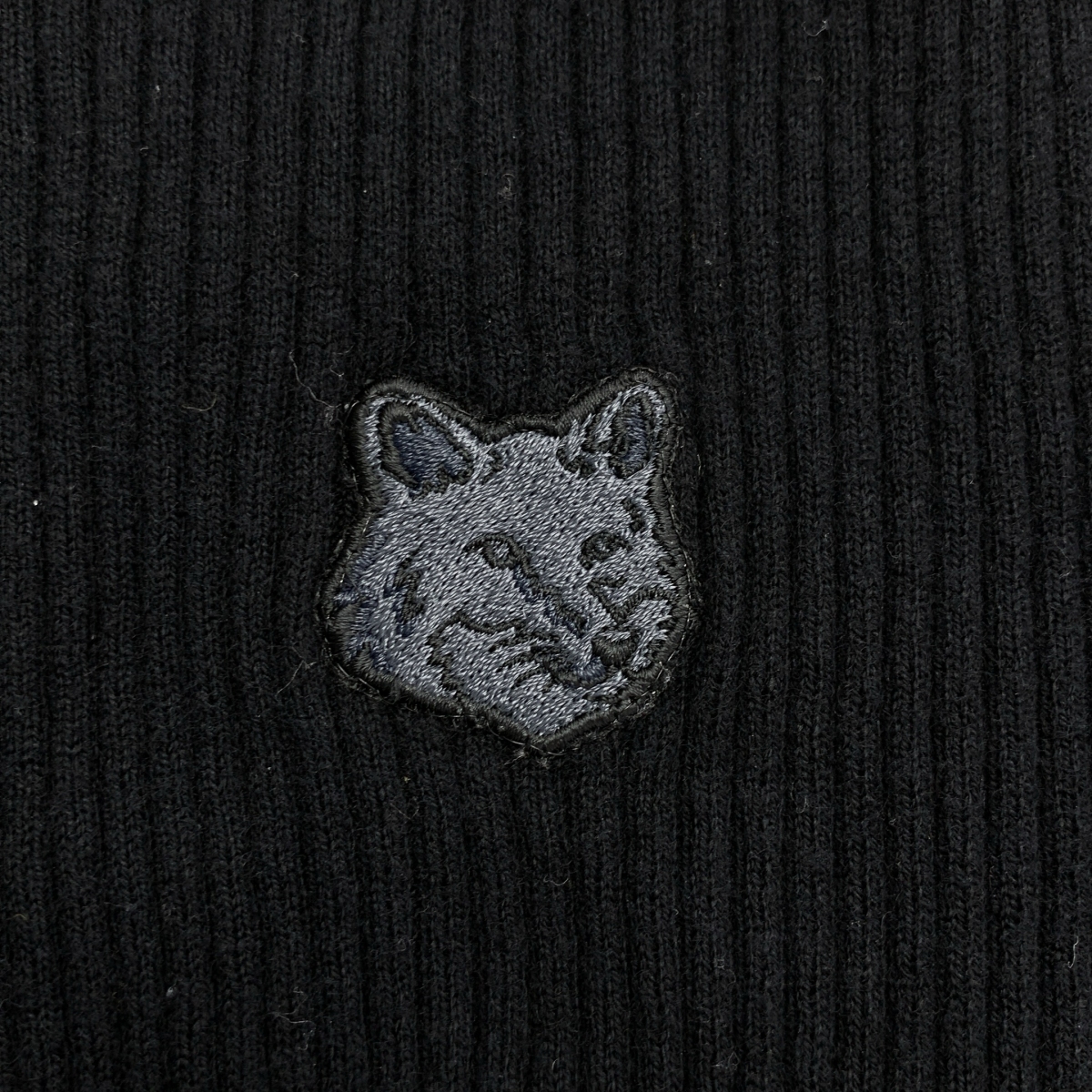 MAISON KITSUNE / メゾンキツネ ワッペン リブ ハイネック ニット セーター