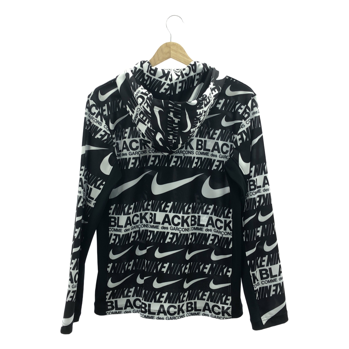 BLACK COMME des GARCONS / ブラックコムデギャルソン NIKE LOGO ZIP PARKA ロゴ総柄 ポリエステル ジップパーカー