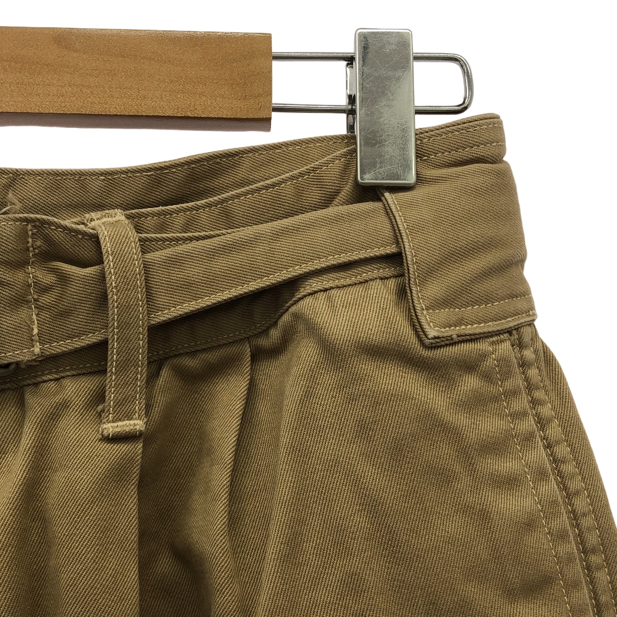 COMOLI / コモリ ベルテッド チノパンツ