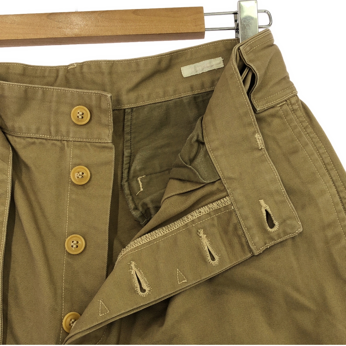 COMOLI / コモリ ベルテッド チノパンツ