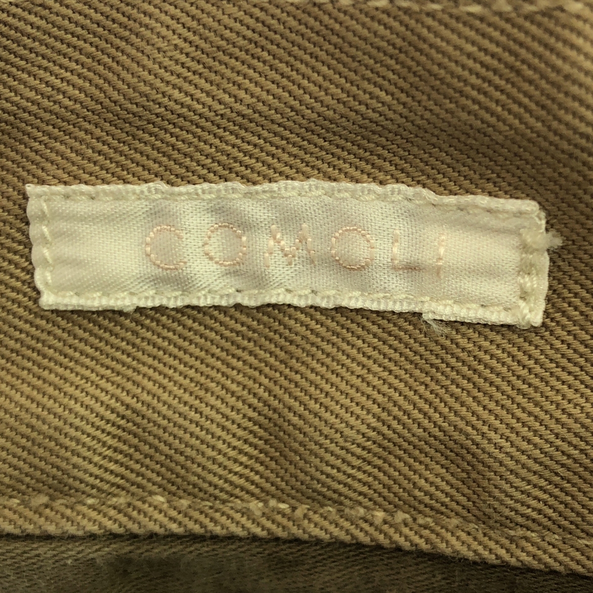 COMOLI / コモリ ベルテッド チノパンツ