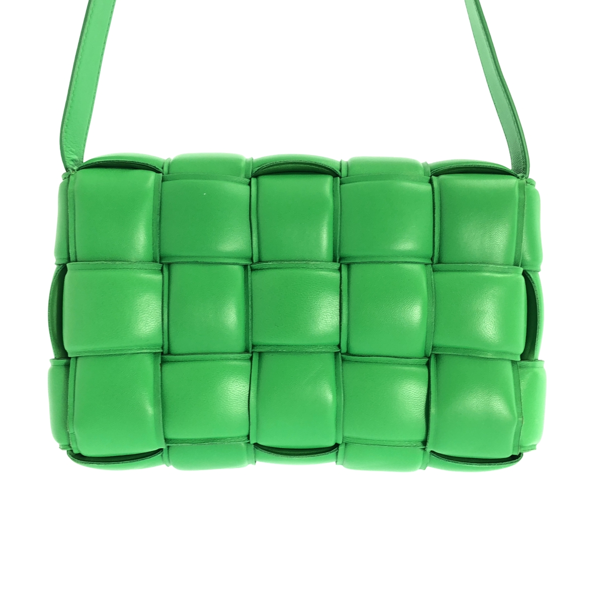 BOTTEGA VENETA / ボッテガヴェネタ パデッドカセット ショルダーバッグ / ラムスキン