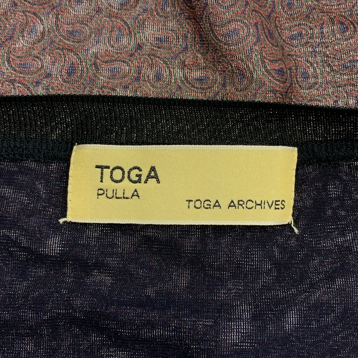 TOGA PULLA / トーガプルラ ペイズリー柄 クルーネックニット