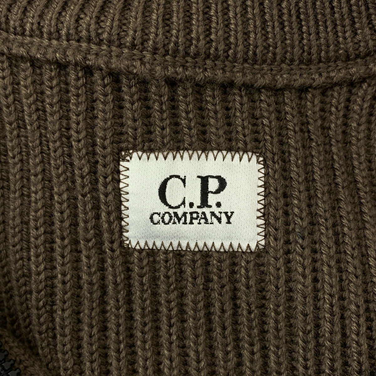 C.P. COMPANY / シーピーカンパニー ウールミックス ボタンネック リブニット