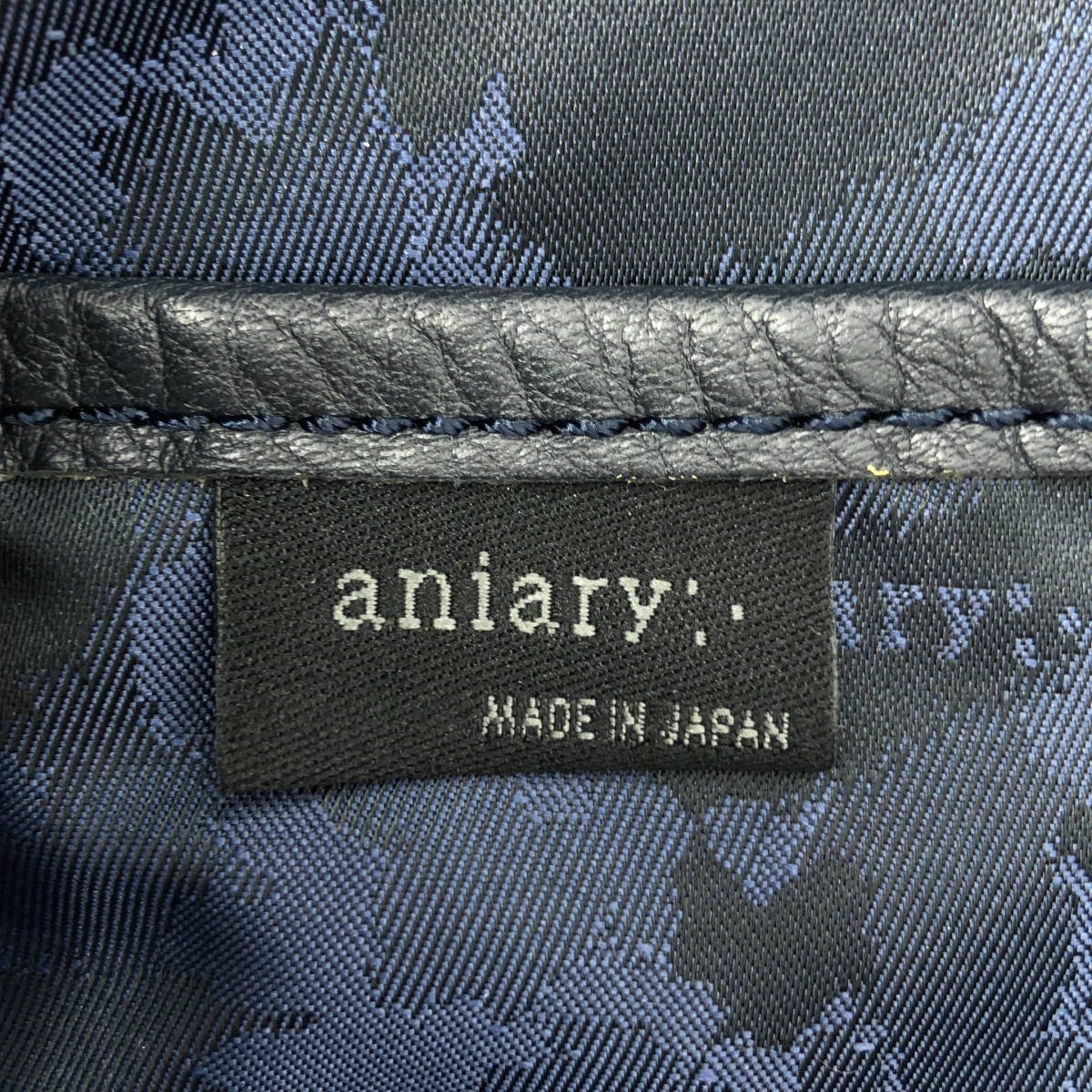 aniary / アニアリ シュリンクレザー  ボディバッグ