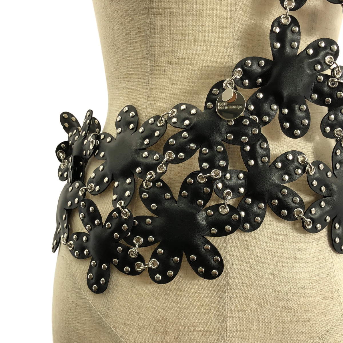 noir kei ninomiya / ノワールケイニノミヤ フェイクレザー スタッズ フラワーハーネス