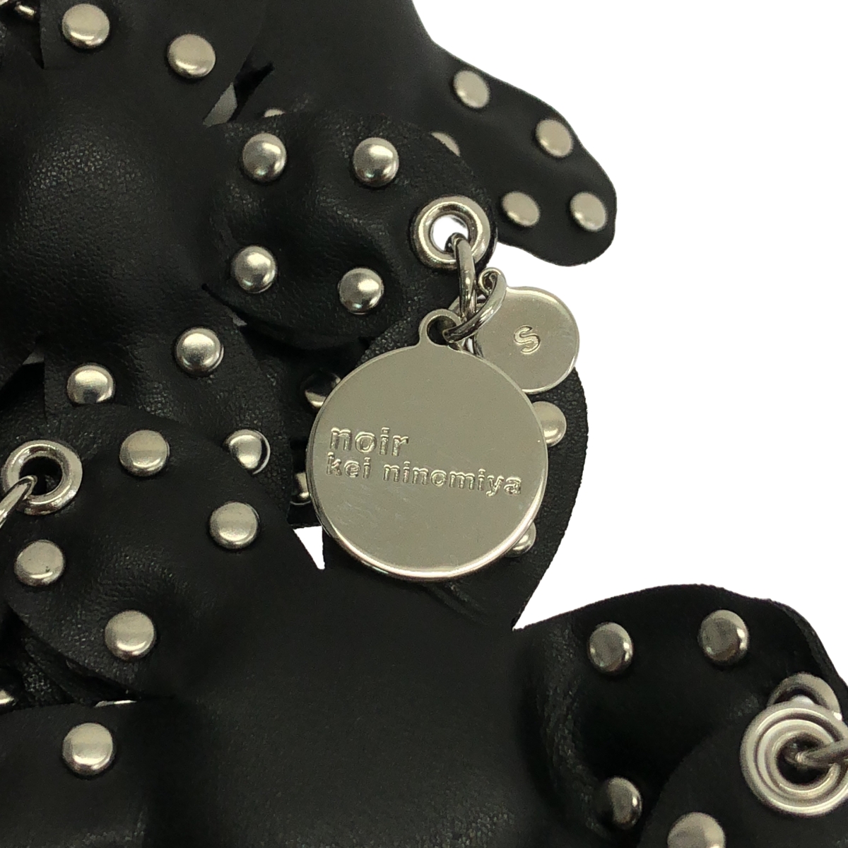 noir kei ninomiya / ノワールケイニノミヤ フェイクレザー スタッズ フラワーハーネス