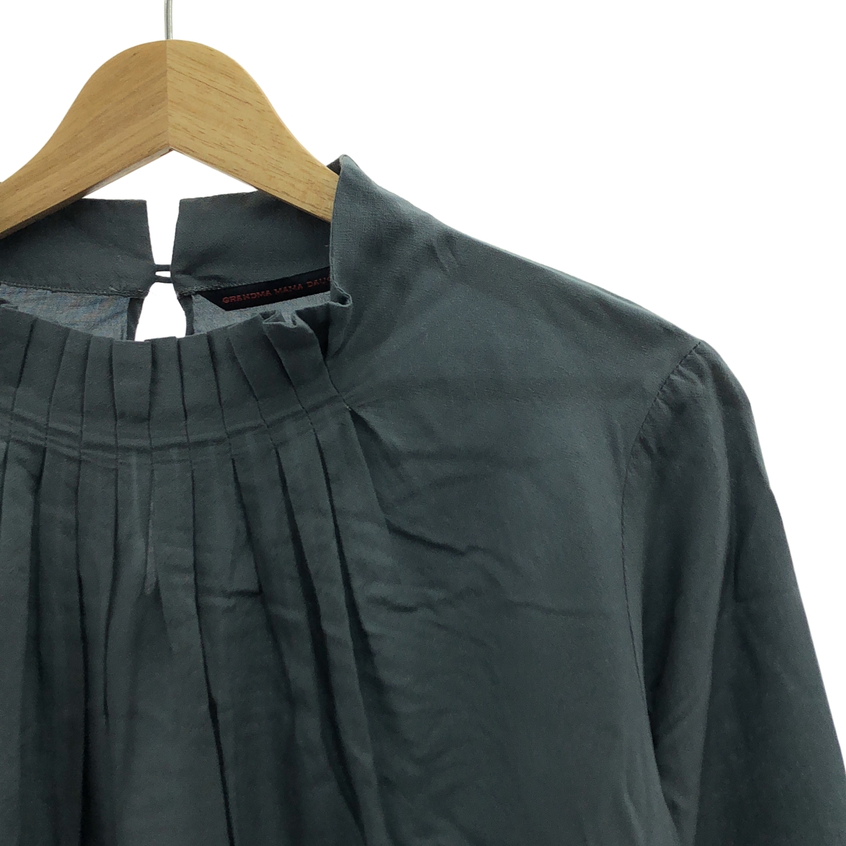 grandma MAMA daughter / グランマママドーター ハイネック プリーツ  ブラウス