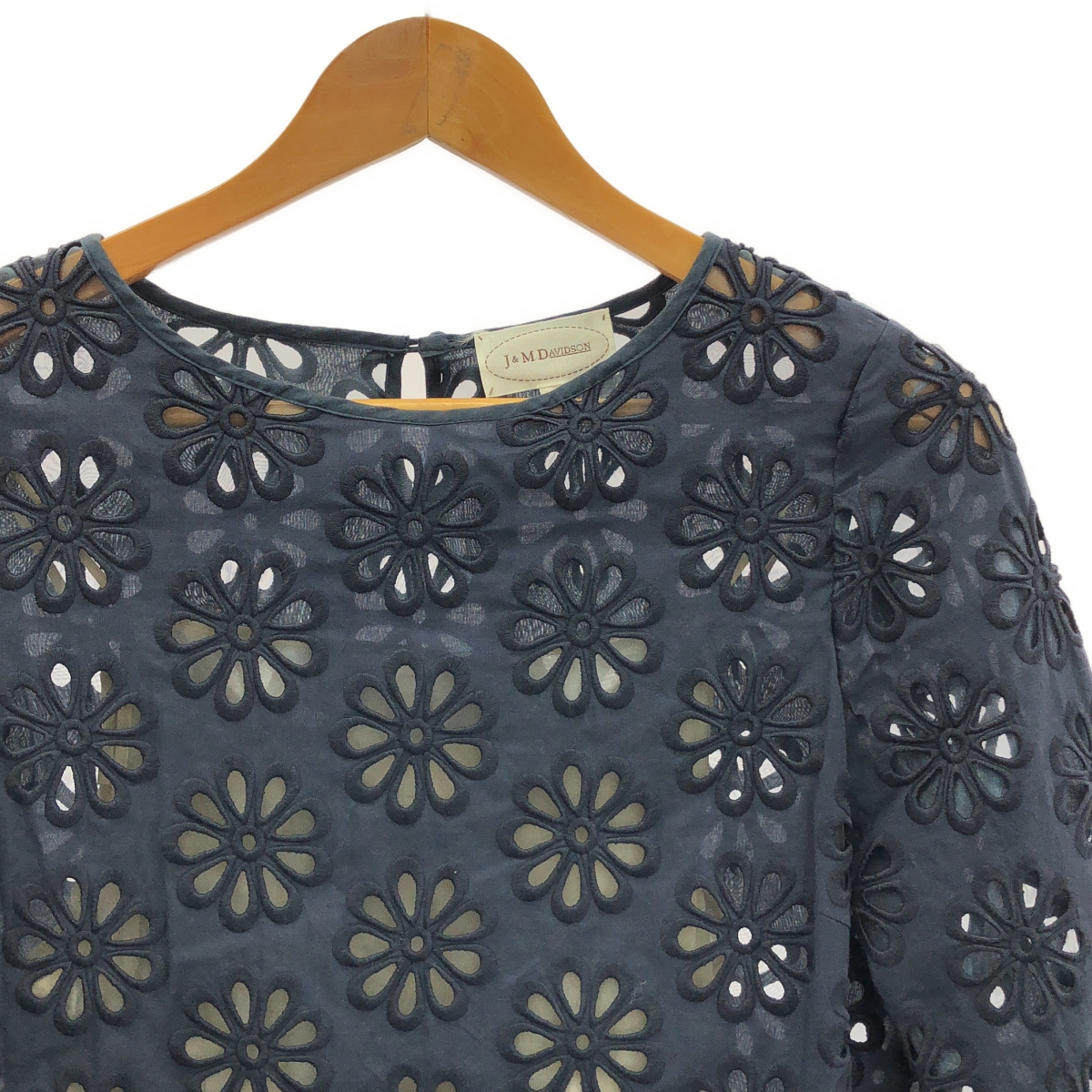 J&M DAVIDSON / ジェイアンドエムデヴィッドソン フラワー カットワーク プルオーバーブラウス