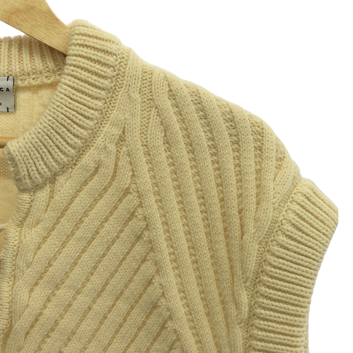 ONICA / オニカ Merino Vest / メリノウール 陶釦付きニット ベスト