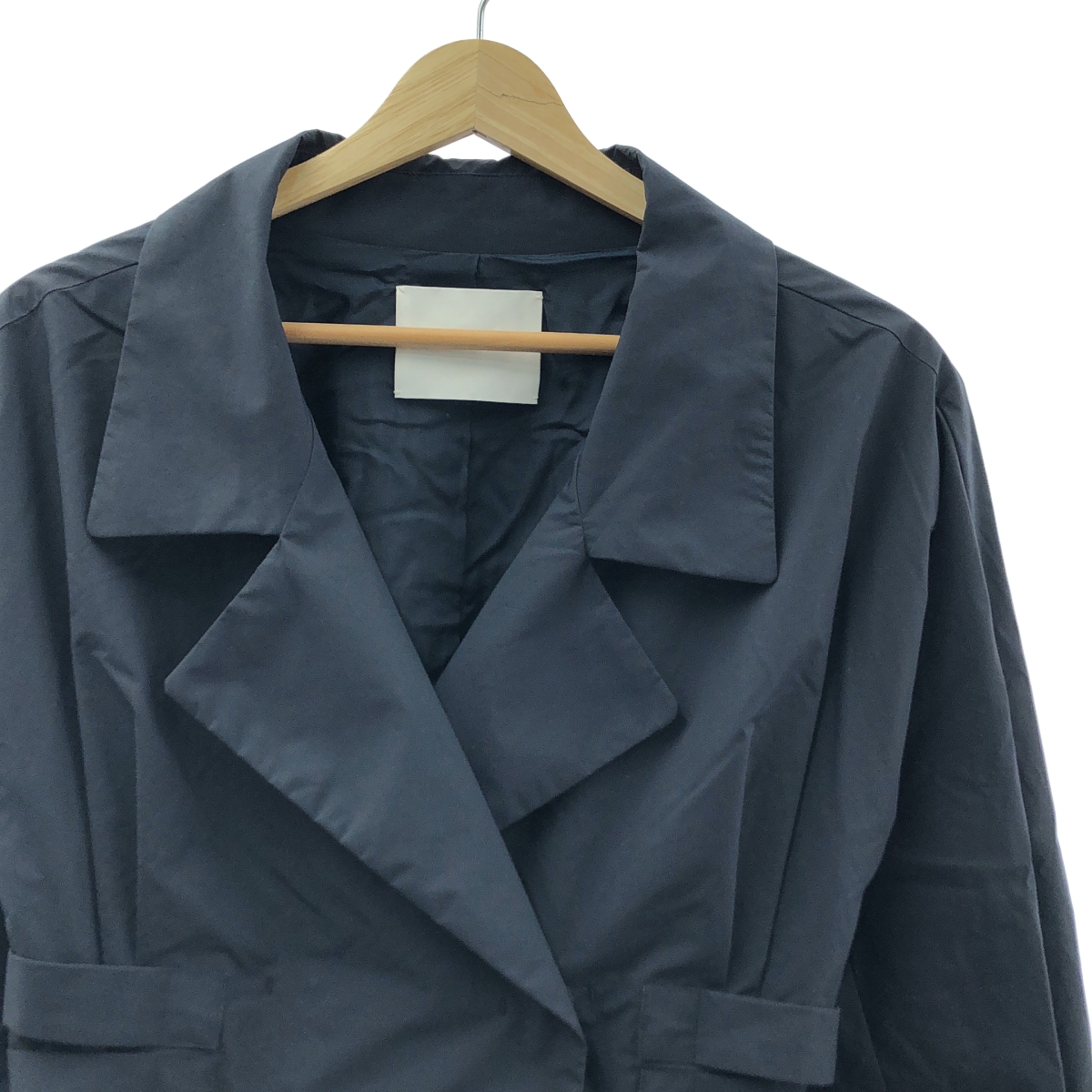 Mame Kurogouchi / マメクロゴウチ スリーブ レースアップ トレンチコート