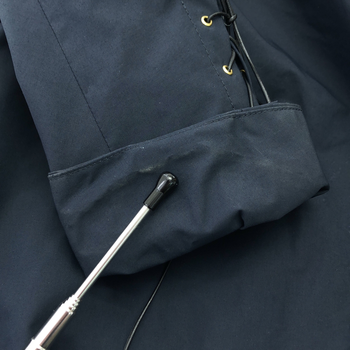 Mame Kurogouchi / マメクロゴウチ スリーブ レースアップ トレンチコート