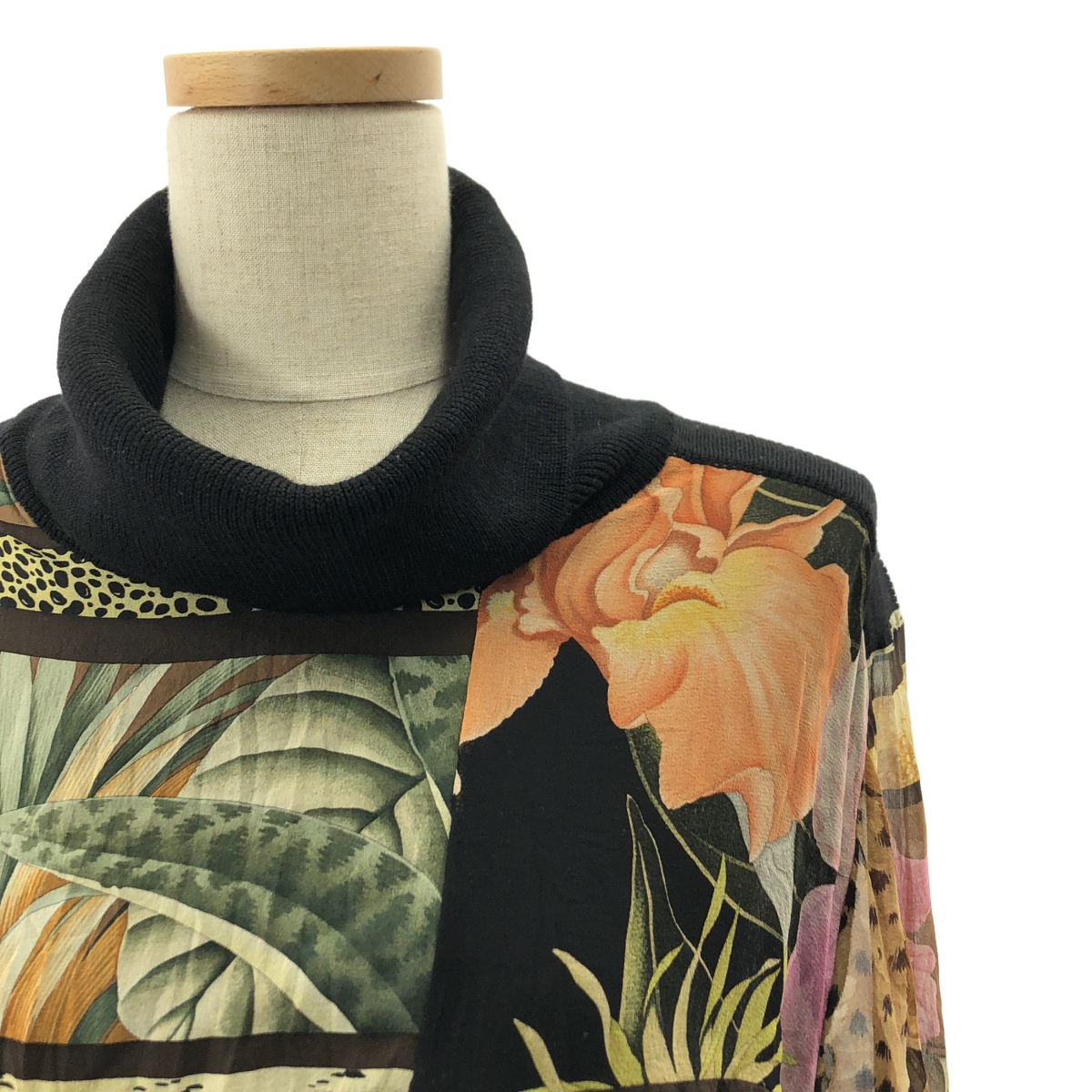 Salvatore Ferragamo / サルヴァトーレフェラガモ シルク ウール 異素材 切替  総柄 アニマル タートルネック ニット セーター