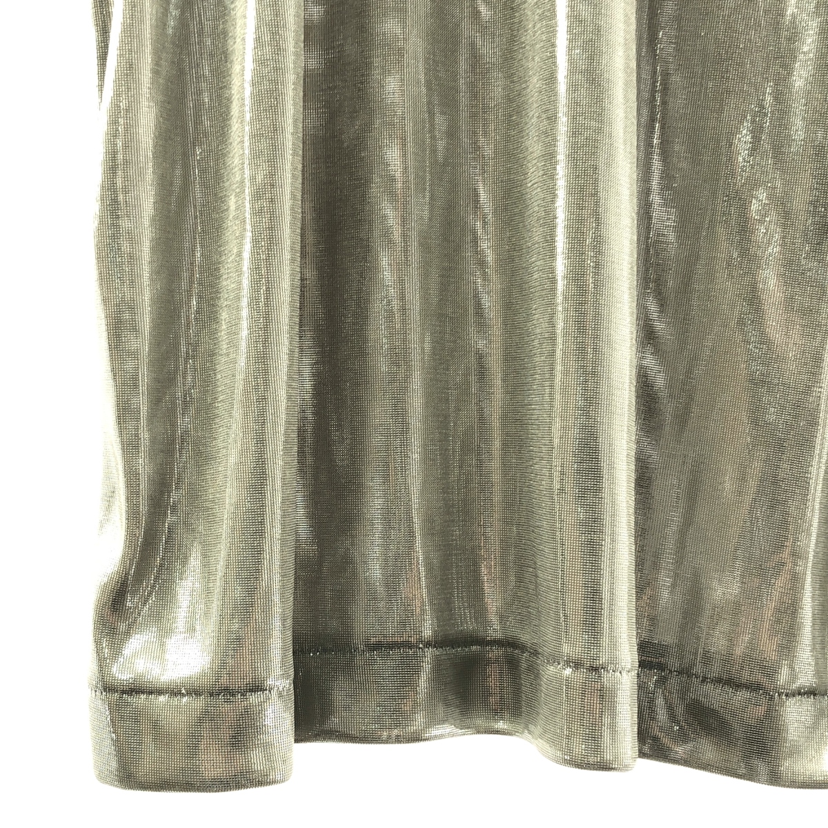 TOGA / トーガ メタリック オープンショルダー クルーネック Tシャツ