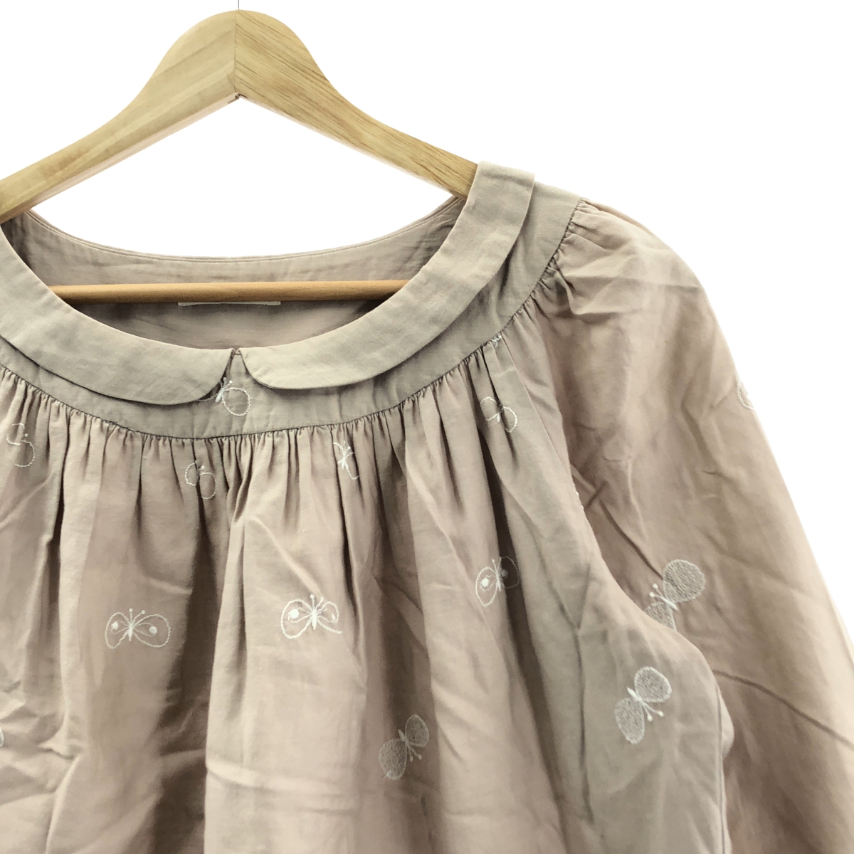 mina perhonen / ミナペルホネン choucho / ちょうちょ エンブロイダリー ギャザー 丸襟 シャツ ブラウス