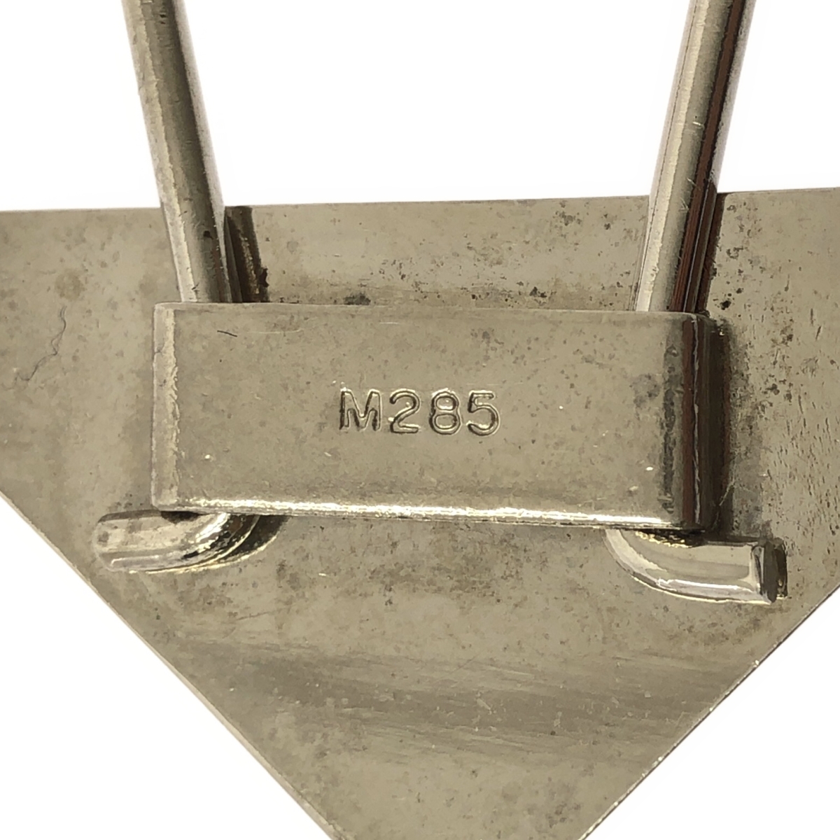 PRADA / プラダ 三角 ロゴプレート キーリング / M285