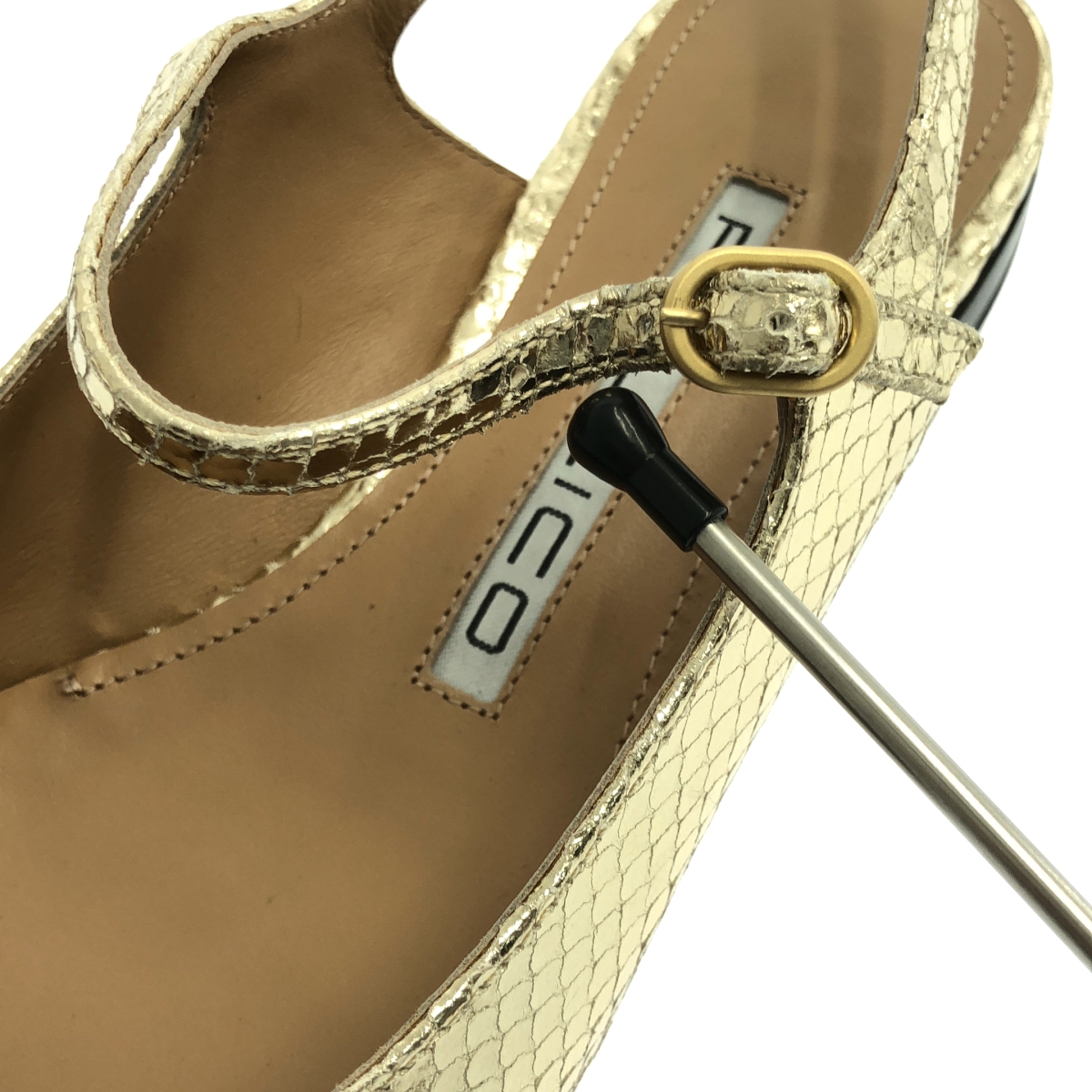 PELLICO / ペリーコ メタリック ポインテッドトゥ ストラップ パンプス