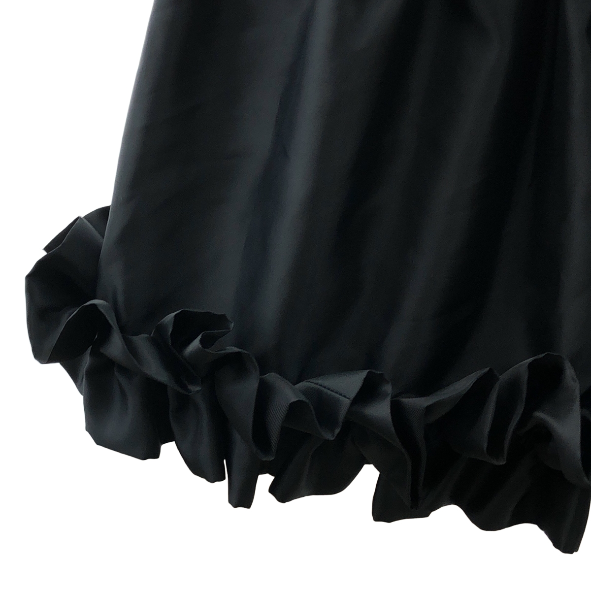 noir kei ninomiya / ノワールケイニノミヤ エステル タフタ アシンメトリーフリル スカート