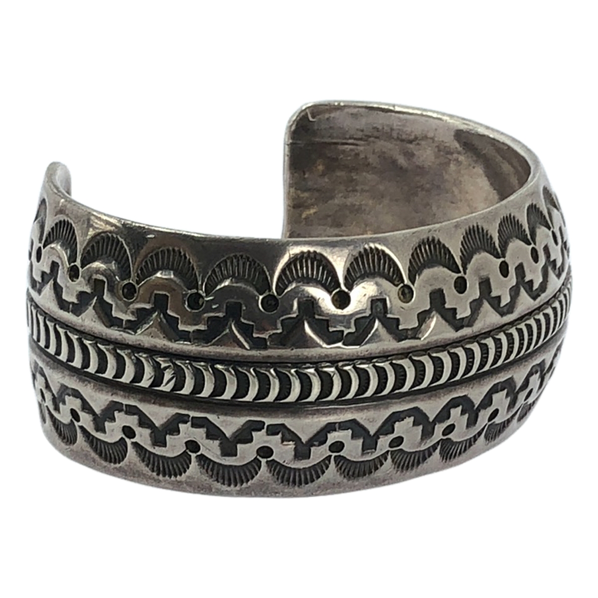 Indian Jewelry / インディアンジュエリー 【NAVAJO / ナバホ族】 スタンプワーク バングル シルバー925 gt刻印