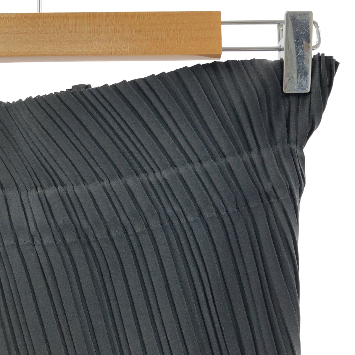 ISSEY MIYAKE / イッセイミヤケ INTANGIBLE PLEATS ジップスリット プリーツ ロングスカート