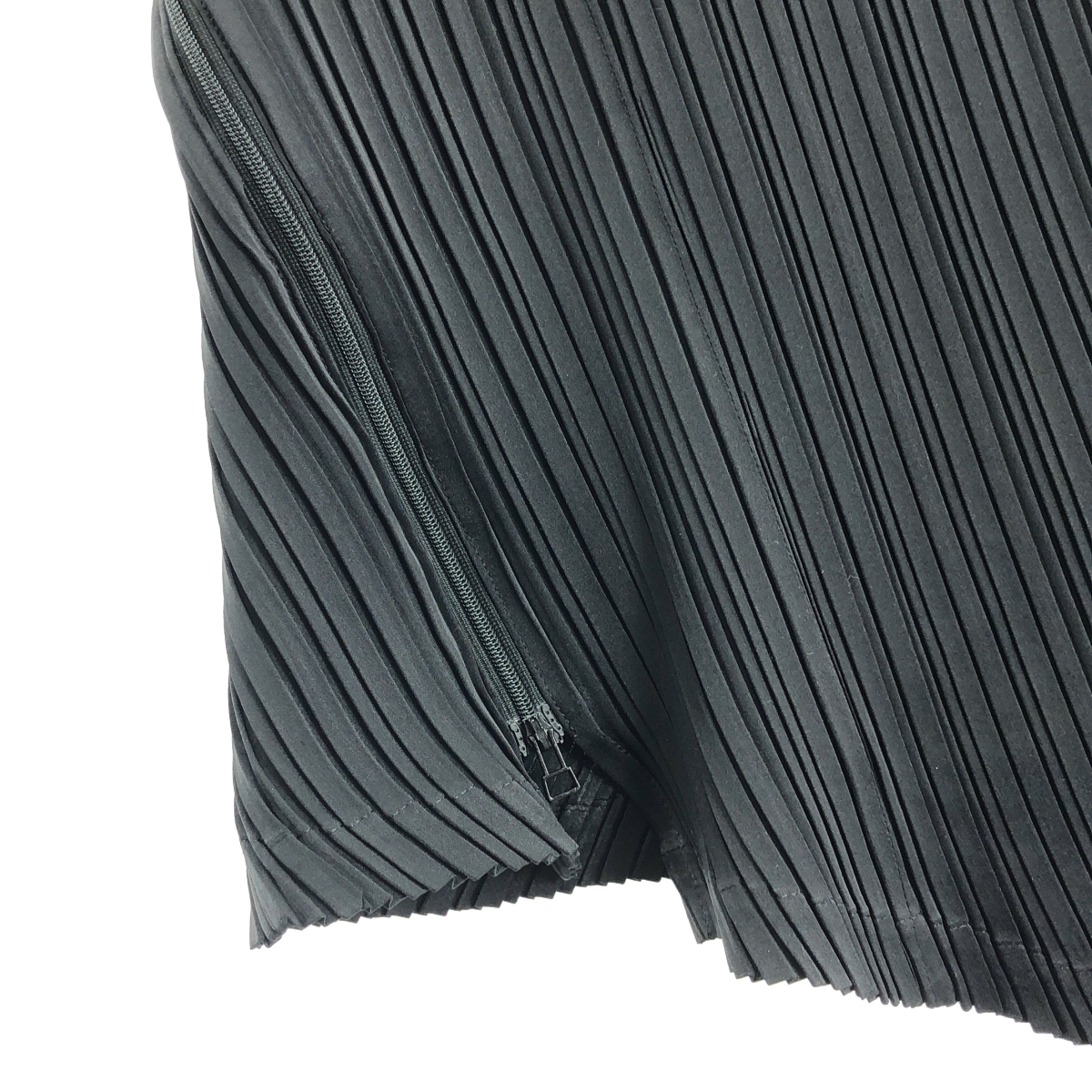 ISSEY MIYAKE / イッセイミヤケ INTANGIBLE PLEATS ジップスリット プリーツ ロングスカート