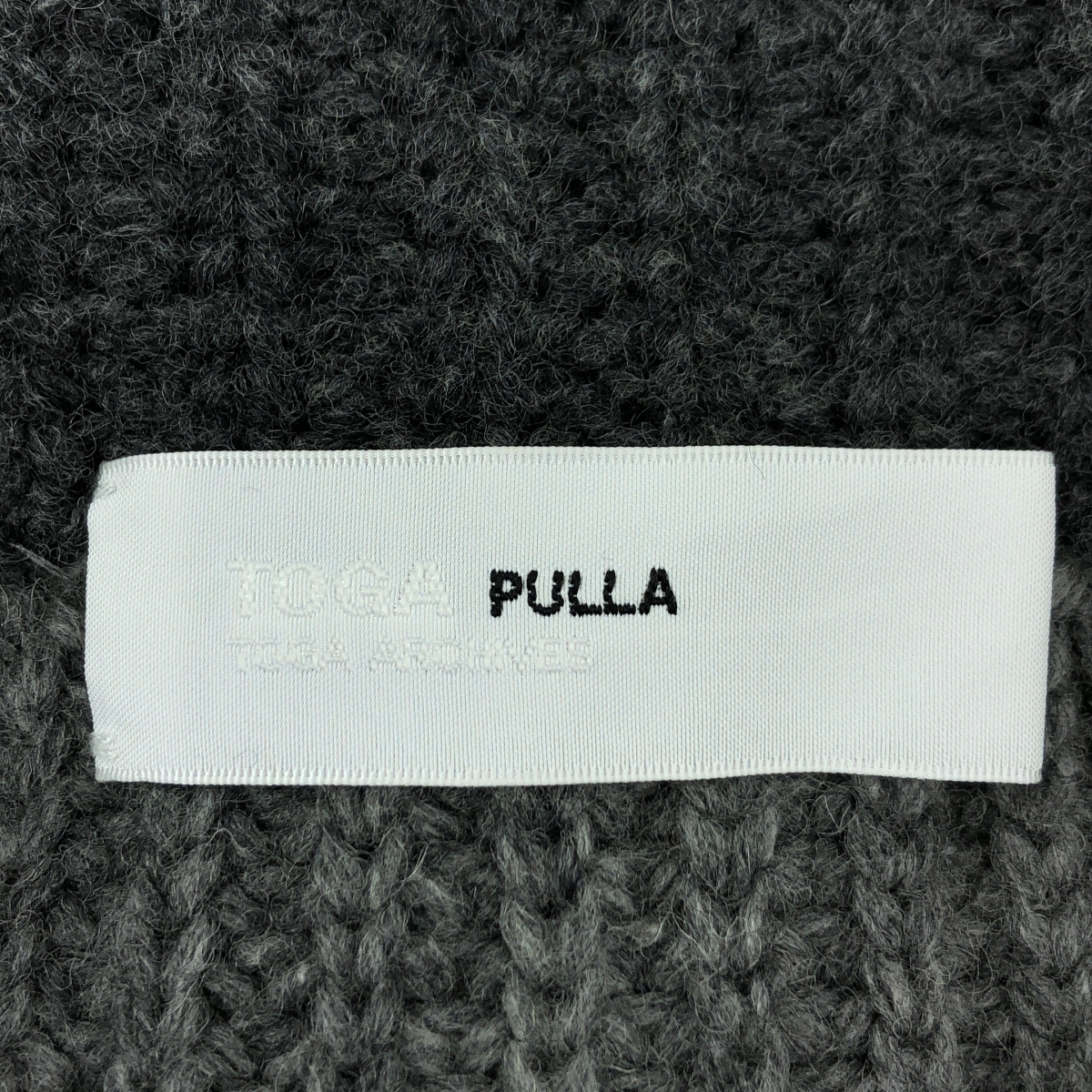 TOGA PULLA / トーガプルラ アルパカ混 変形 タートルネック ニット