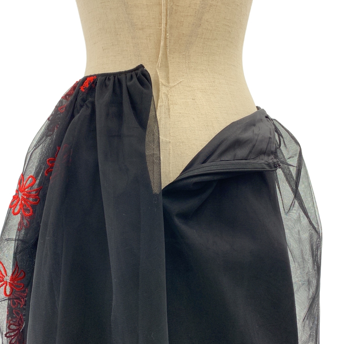 Simone Rocha / シモーネロシャ エンブロイダリー アシンメトリー チュール スカート / 裏地付き