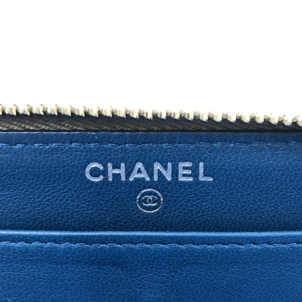 CHANEL / シャネル タイポグラフィ マトラッセ ラウンドファスナー ロングウォレット 長財布