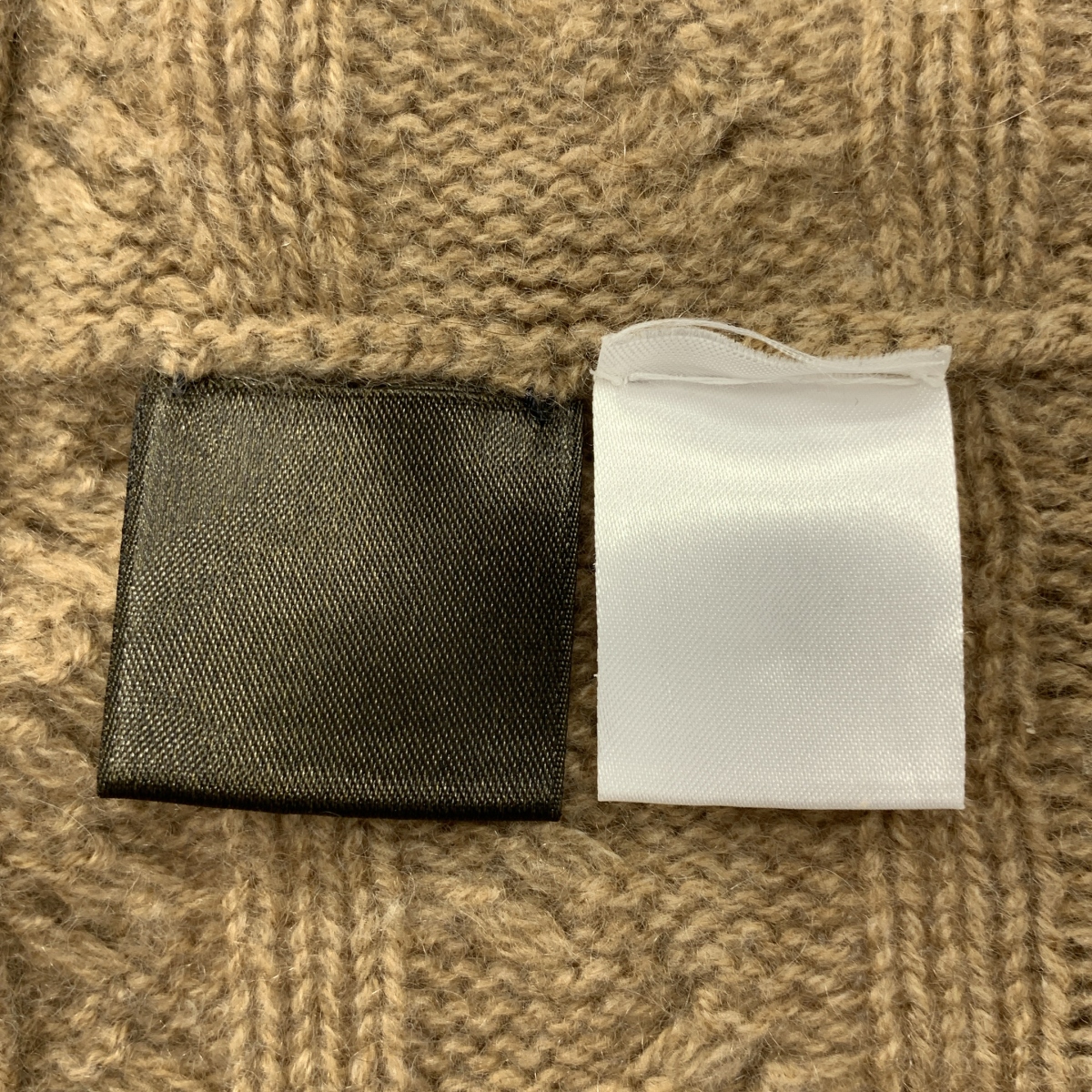 その他 カシミヤ ハイネック ケーブルニット